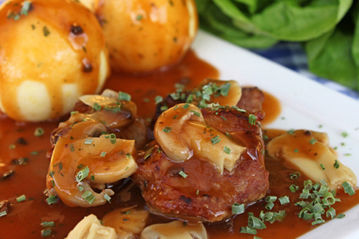 Heiße Theke. Mittagsmenü täglich wechselnd bei Metzgerei Fuchs Mittagsmenü täglich wechselnd bei Metzgerei Fuchs